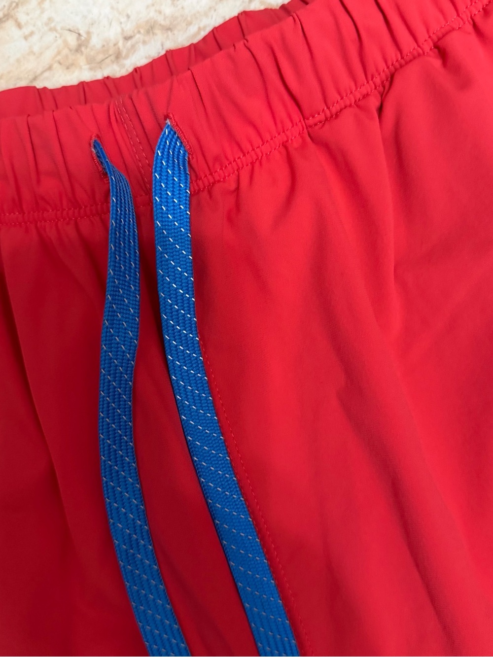 Fabletics Men’s Shorts 7 Inch - Picture 2 of 5